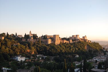 Toegangskaarten voor Alhambra en Generalife met premium tour in een kleine groep